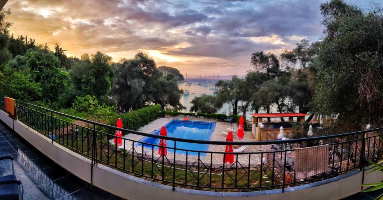Lákka Amfitriti Hotel & Studios מראה חיצוני תמונה