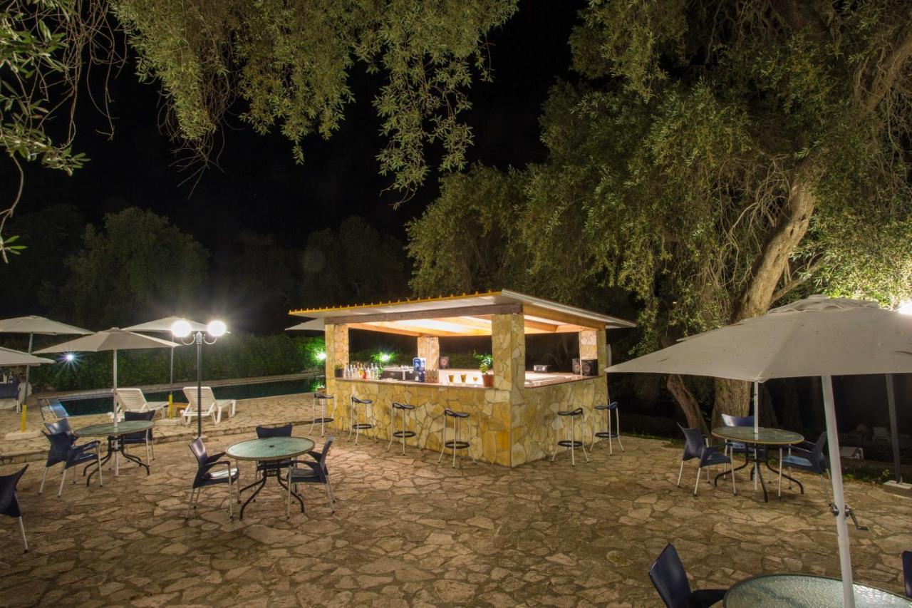 Lákka Amfitriti Hotel & Studios מראה חיצוני תמונה