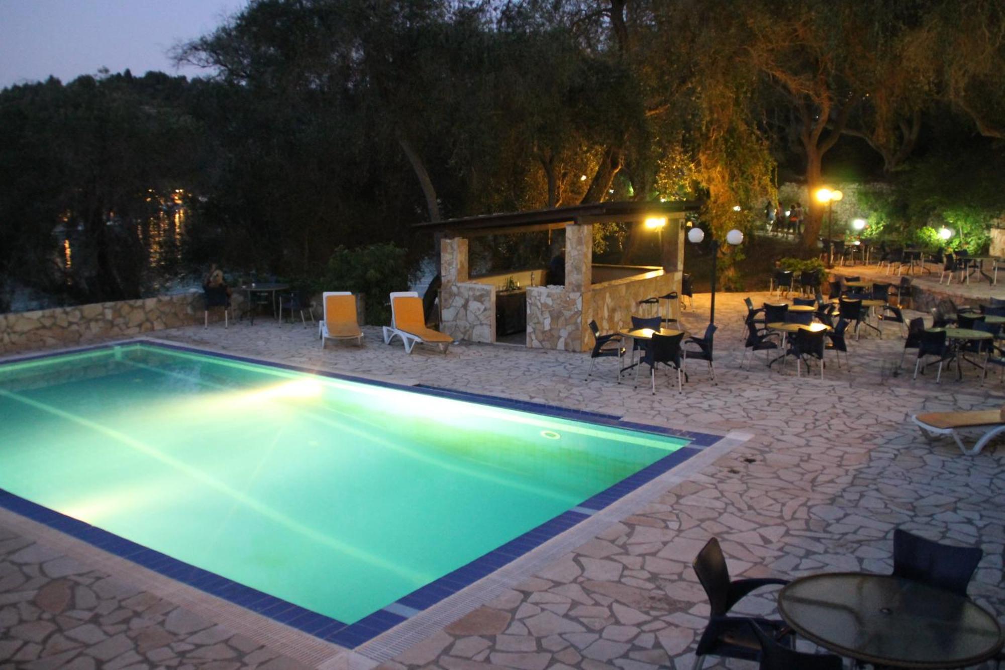 Lákka Amfitriti Hotel & Studios מראה חיצוני תמונה