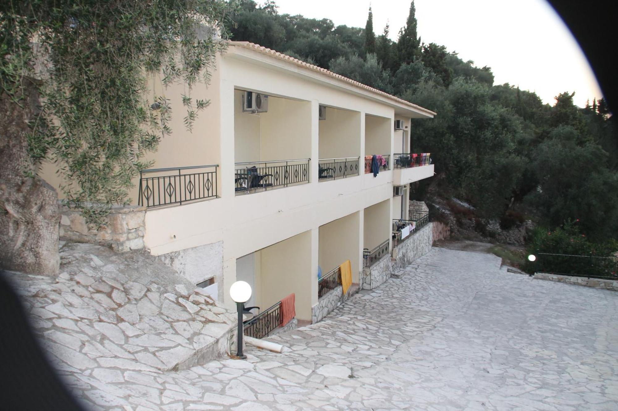 Lákka Amfitriti Hotel & Studios מראה חיצוני תמונה
