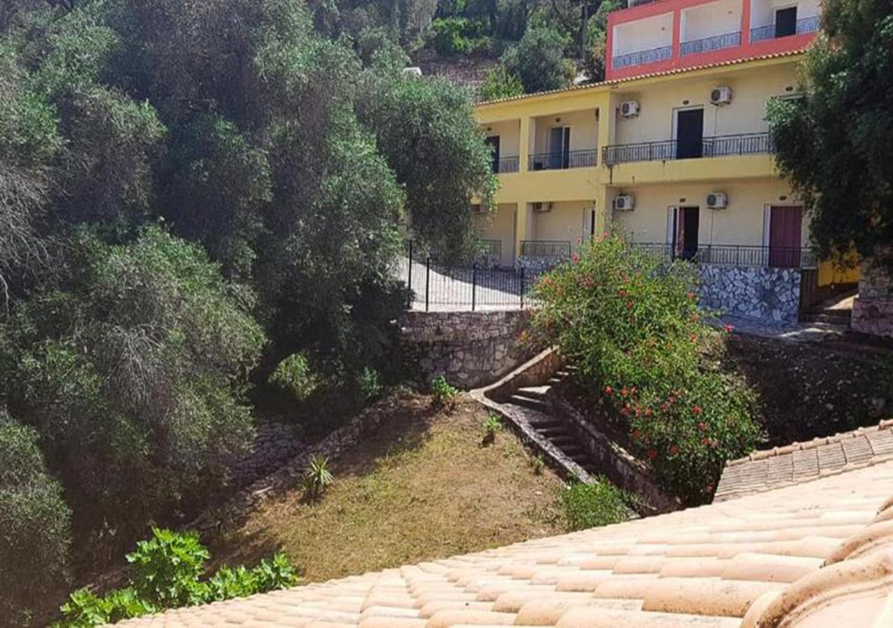 Lákka Amfitriti Hotel & Studios מראה חיצוני תמונה
