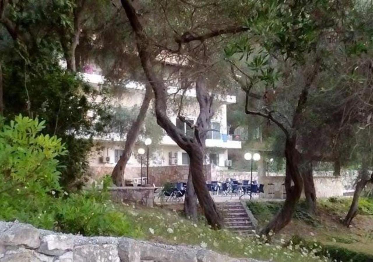 Lákka Amfitriti Hotel & Studios מראה חיצוני תמונה