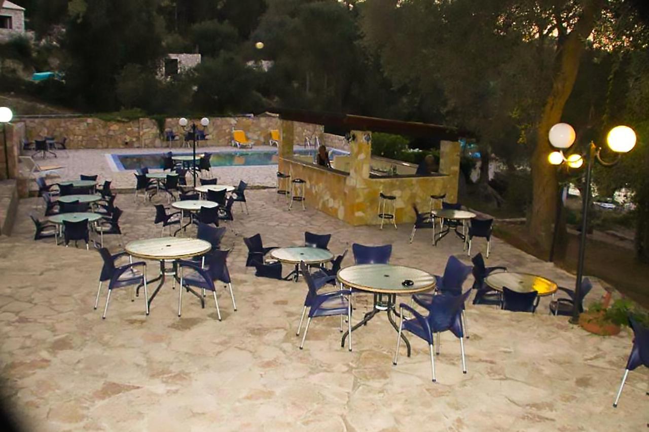 Lákka Amfitriti Hotel & Studios מראה חיצוני תמונה
