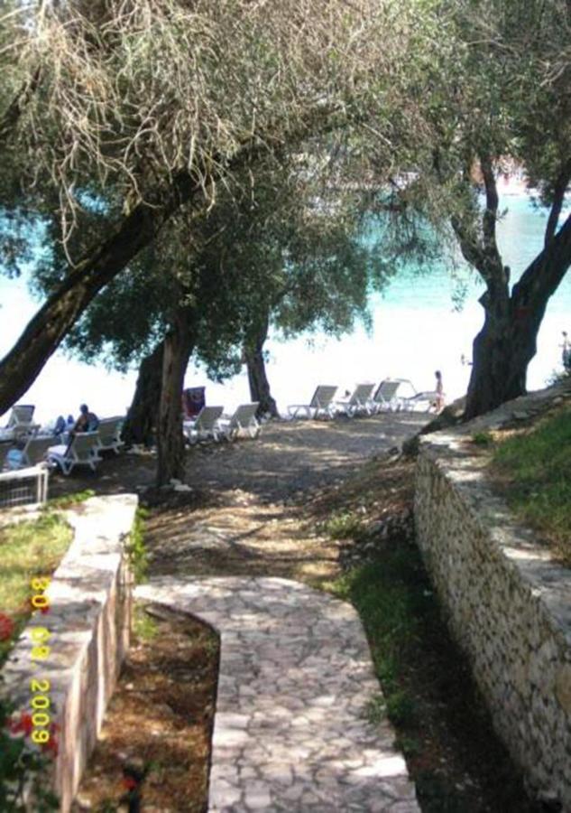 Lákka Amfitriti Hotel & Studios מראה חיצוני תמונה